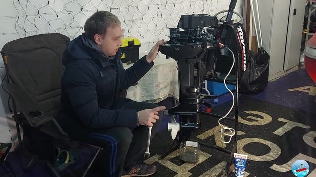 Замена масла в редукторе лодочного мотора. Подготовка мотора к новому сезону.