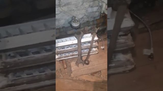 Отсоединения секции чугунного радиатора !