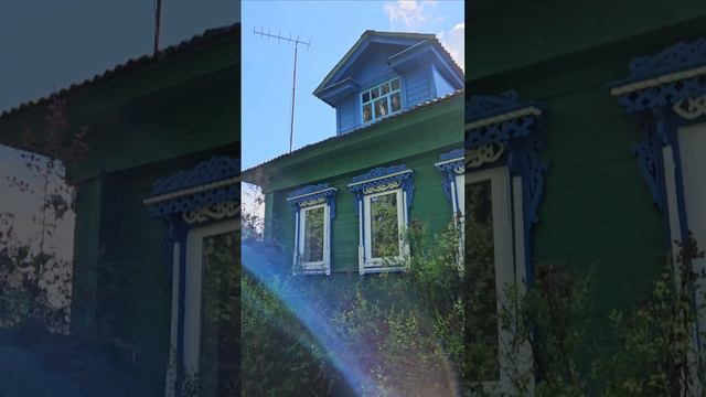 старинный деревянный дом 🏠