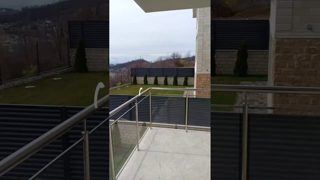 Очередной современный забор под ключ #shortsvideo #заборсочи #заборжалюзи #забор #ворота #подключ