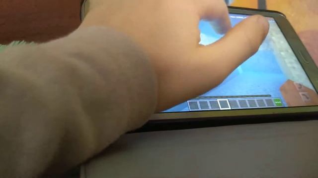Играем в Minecraft в выживание и творческом мире