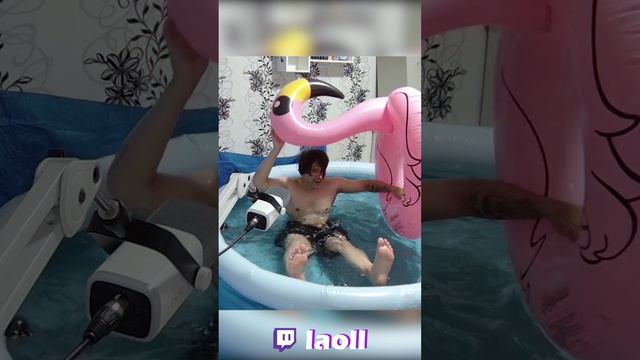 УТОНУЛ В БАССЕЙНЕ #shots #fannyvideo  #бассейн #бассейнвквартире #twitch #юмор #swimmingpool