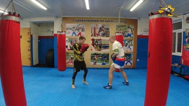 Кикбоксинг. Работа на лапах с Киселевым Данилом.