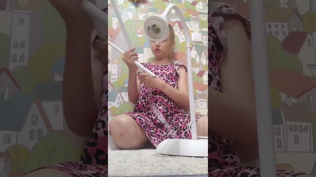Даже ребёнок может сам собрать эту лампу.