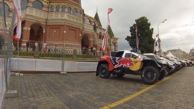 Ралли Шелковый путь-2016. Автомобили в закрытом парке. Москва, Красная площадь.
