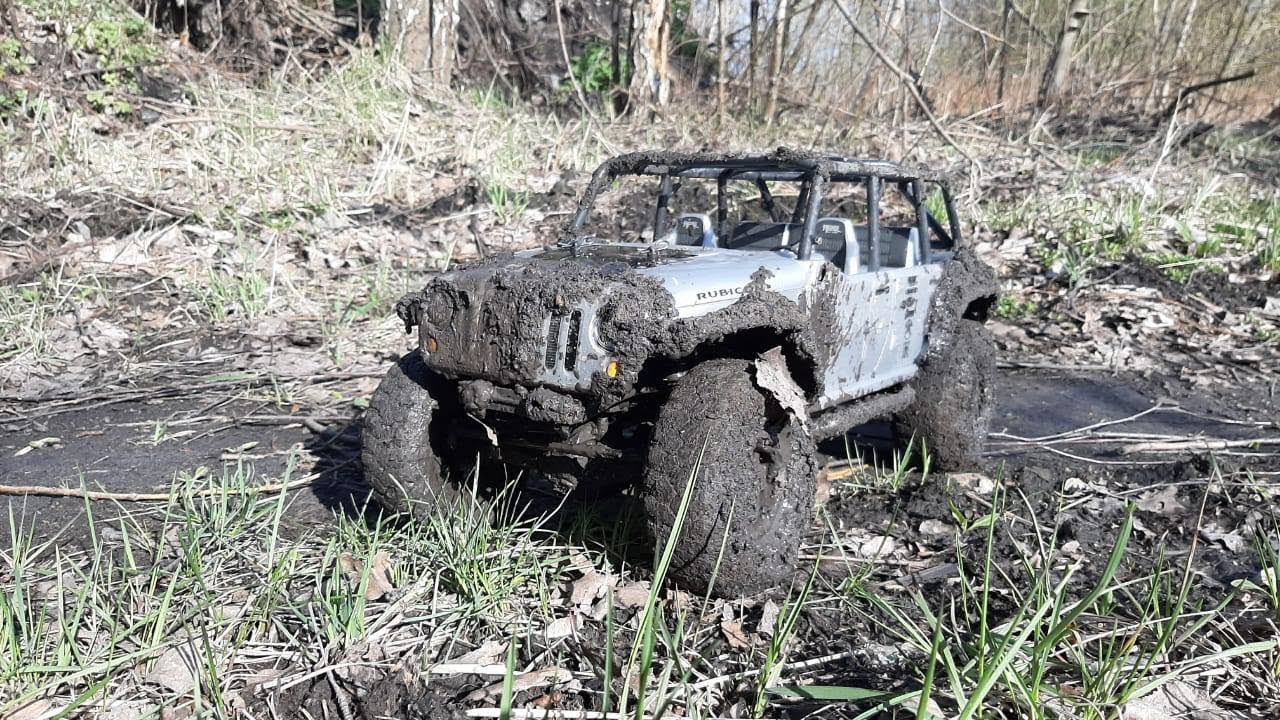 Катка на аксе. Грязь, прыжки! Стоковое исполнение AXIAL SCX10 RUBICON