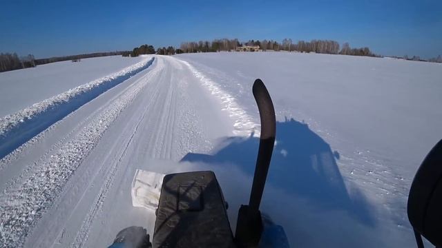 Бедный тракторок, чистит из последних сил! Расширяю дорогу