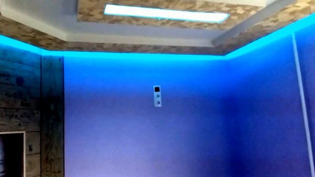 Кухня и парящий потолок, ламинат под плитку