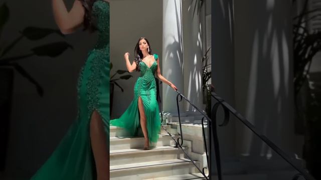 Элегантное зеленое платье, которое произведет впечатление на модных дам #мода #стиль #платье