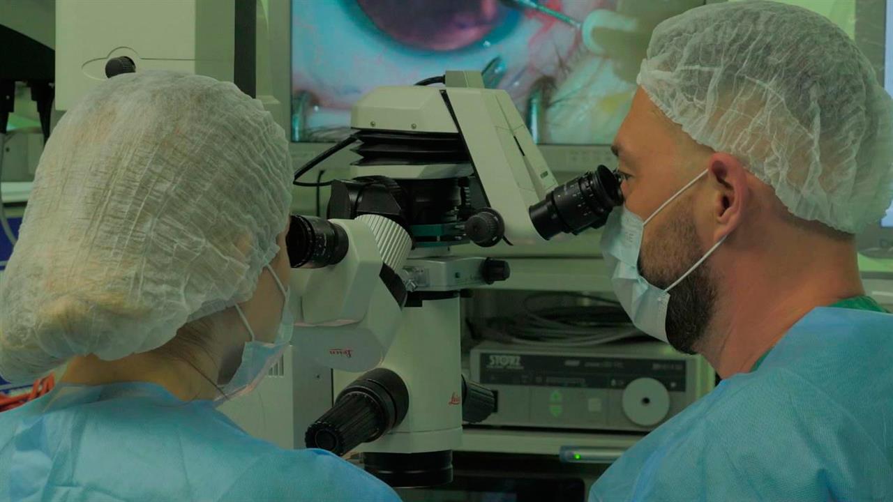 Лучшие хирурги Морозовской больницы сумели помочь ребенку с врожденной катарактой