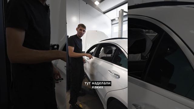 На боковых стеклах автомобиля появляются царапины?