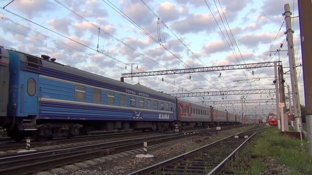 ЭП1М-441 с поездом №353 Пермь — Адлер