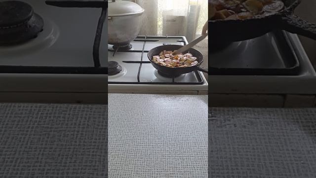 БЫСТРЫЙ И СЫТНЫЙ ЗАВТРАК!!! ЯИЧНИЦА - СБОРНАЯ СОЛЯНКА!!!