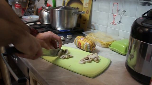 Мужик у плиты. Выпуск 1. Где вкуснее и дешевле паста: в Иль Патио или Дома?