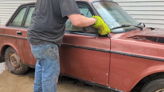 ABANDONED 1985 Volvo 240 turbo VS L.A. Awesome Cleaner: Washing off 20+ years of moss!