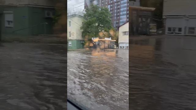 В Воронеже пошел дождь и все поплыло.
