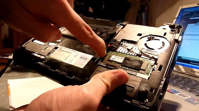 HP Mini 210 RAM Upgrade - English