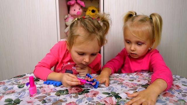 Милана и Полина распаковывают детскую косметику / Косметика для детей  / Cosmetics For Children