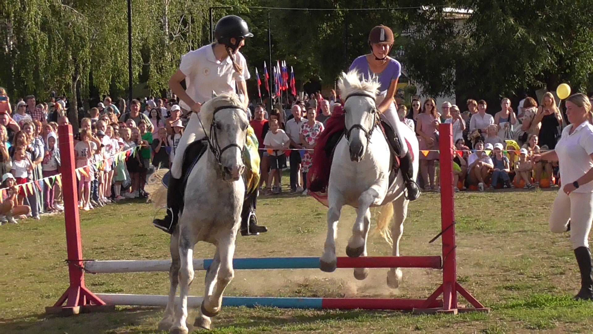 Кони перепрыгивают. День города Орла 2024 год