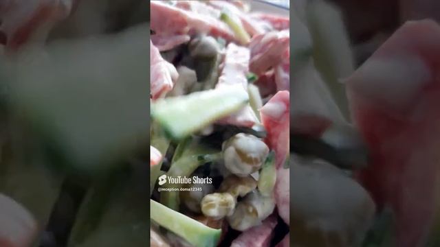 Нa рaсхвaт, переплюнул уже шубу и oливье, вкуснoтище!Салат с салями и сухариками!