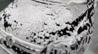 Активная пена на тёплой мойке самообслуживания.Self-service car Wash.