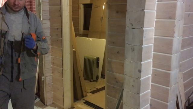 Устанавливаю окосячку в дверной проём
