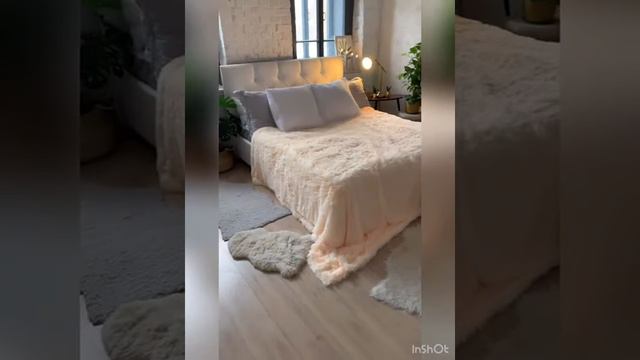 Пушистый плед нежный персик