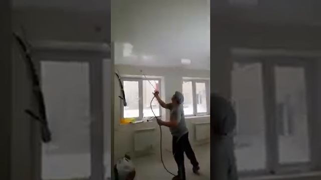 Безвоздушная окраска потолка