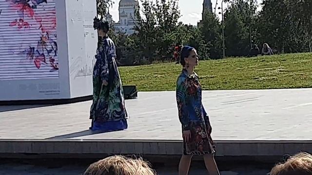 СЛАВА ЗАЙЦЕВ - ПОКАЗ  1часть. ЗАРЯДЬЕ НЕДЕЛЯ МОДЫ.