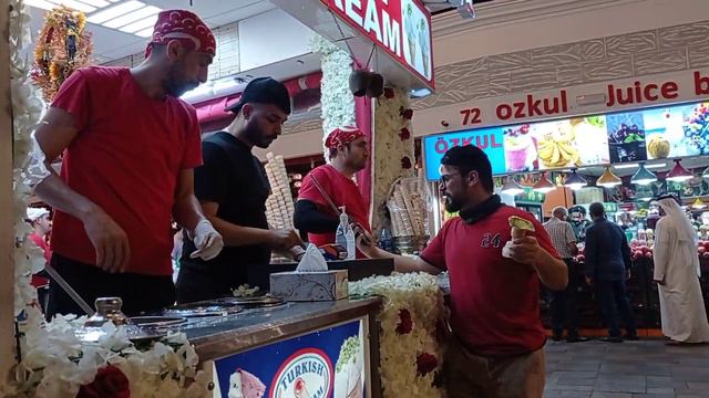 Как турки продают мороженое  в Global Village. Dubai