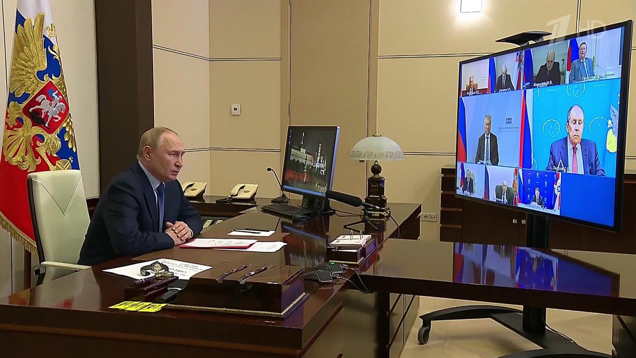 Ответ на действия США обсудил президент с постоянными членами Совбеза РФ