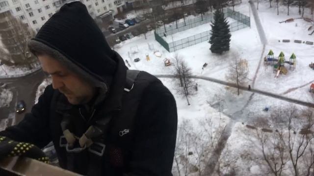 Спасение телефона промышленным альпинистом
