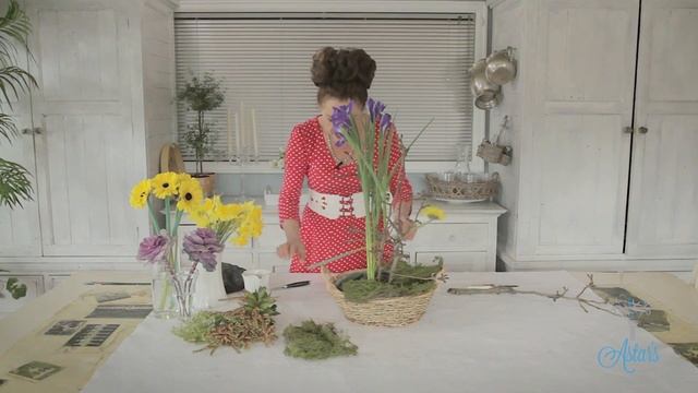 Flowers & Floristry Tutorial: Simple Spring Flower Arranging