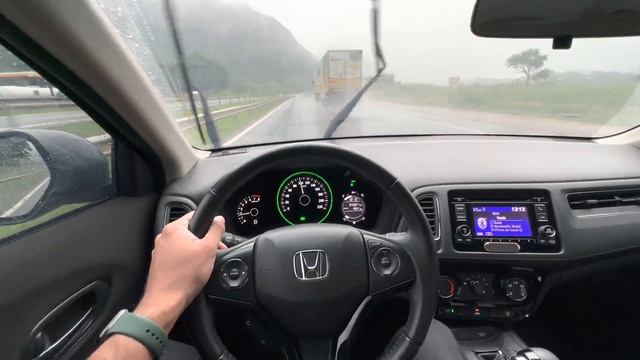 VIAGEM COM CHUVA NO HONDA HR-V 2016! É SEGURO NA PISTA MOLHADA?