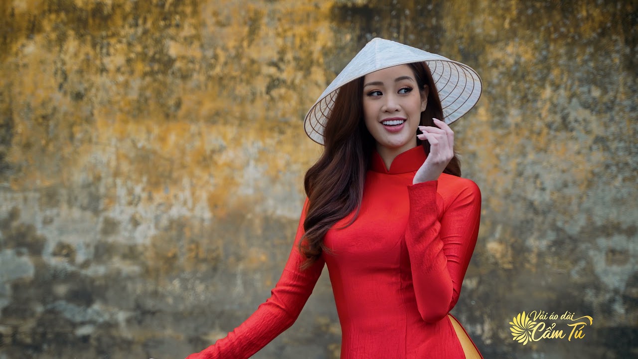 Мисс Вселенная Вьетнам сопровождает бренд тканей Cam Tu Ao Dai
