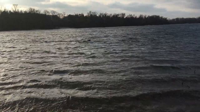 Кораблик для прикормки KATRAN RC тест - сильный ветер