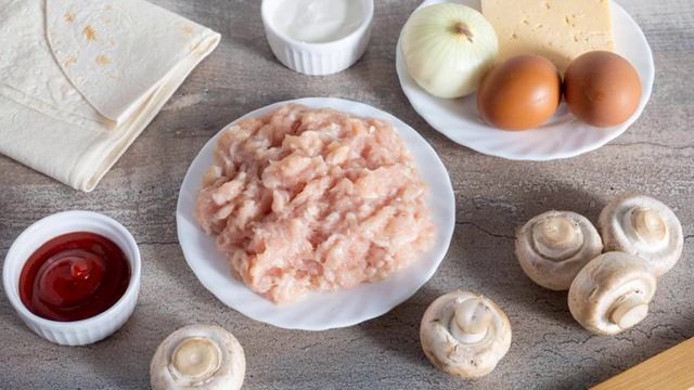 Лаваш с фаршем и грибами