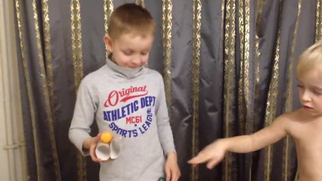 Лайфхак. Делаем бинокль из втулок от туалетной бумаги.