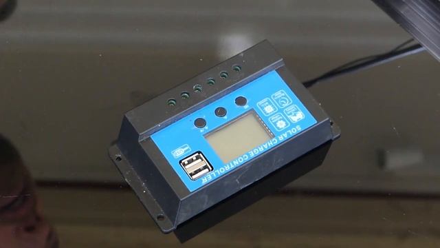 Solar Batteries - Step by Step Beginners Guide to 12V Solar Carged Batteries for Caravan or Camping