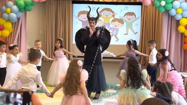 Хоровод «В круг, из круга» с персонажем