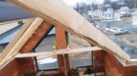 ЗАКОНЧИЛИ СТРОПИЛЬНУЮ СИСТЕМУ, ПРОДОЛЖАЕМ СТРОИТЬ КРЫШУ
