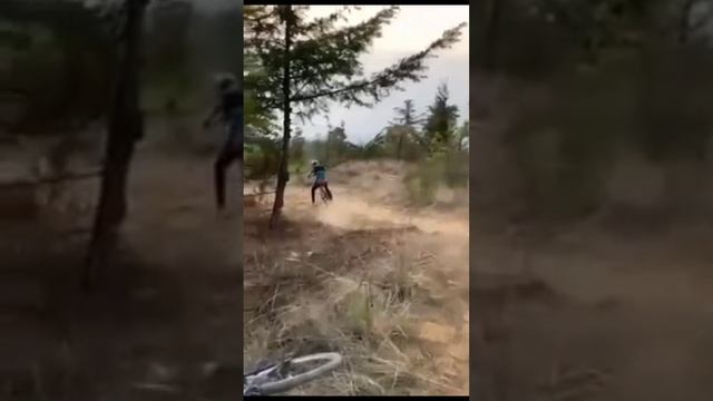 Зато шлем одел