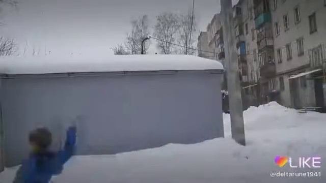 МММ а снег вкусный!😂😂😂