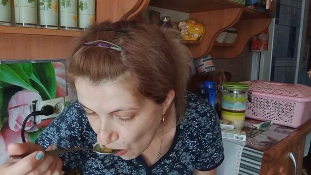 ??? Семейный влог. Мукбанг едим суп и кашу вместе!))) Мясные оладушки.