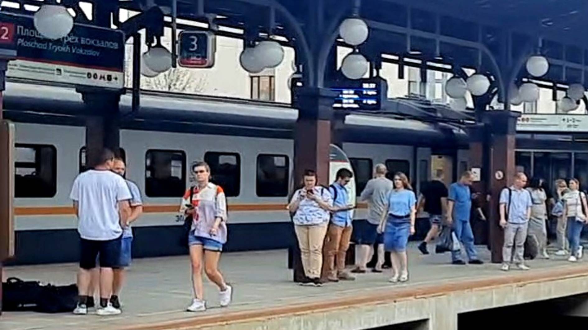 Станция МЦД Площадь Трёх Вокзалов в Москве наземная платформа метро Московских Центральных Диаметров