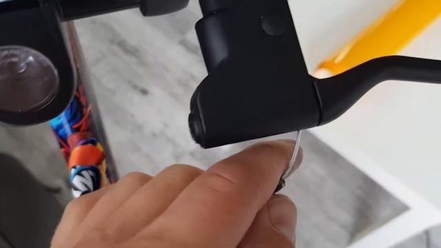 Hulajnoga Xiaomi MiJia M365 i M365 Pro - linka hamulca