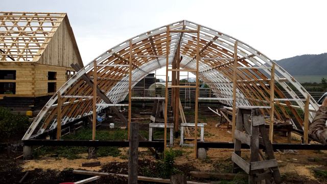 Арочная теплица из дерева._ Arched wooden greenhouse.