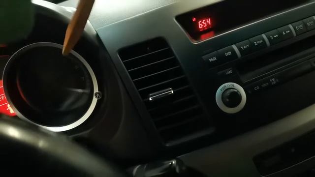 Mitsubishi Lancer 10 2008 года снятие приборной панели.