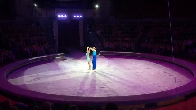 Акробатическая пара acroduo