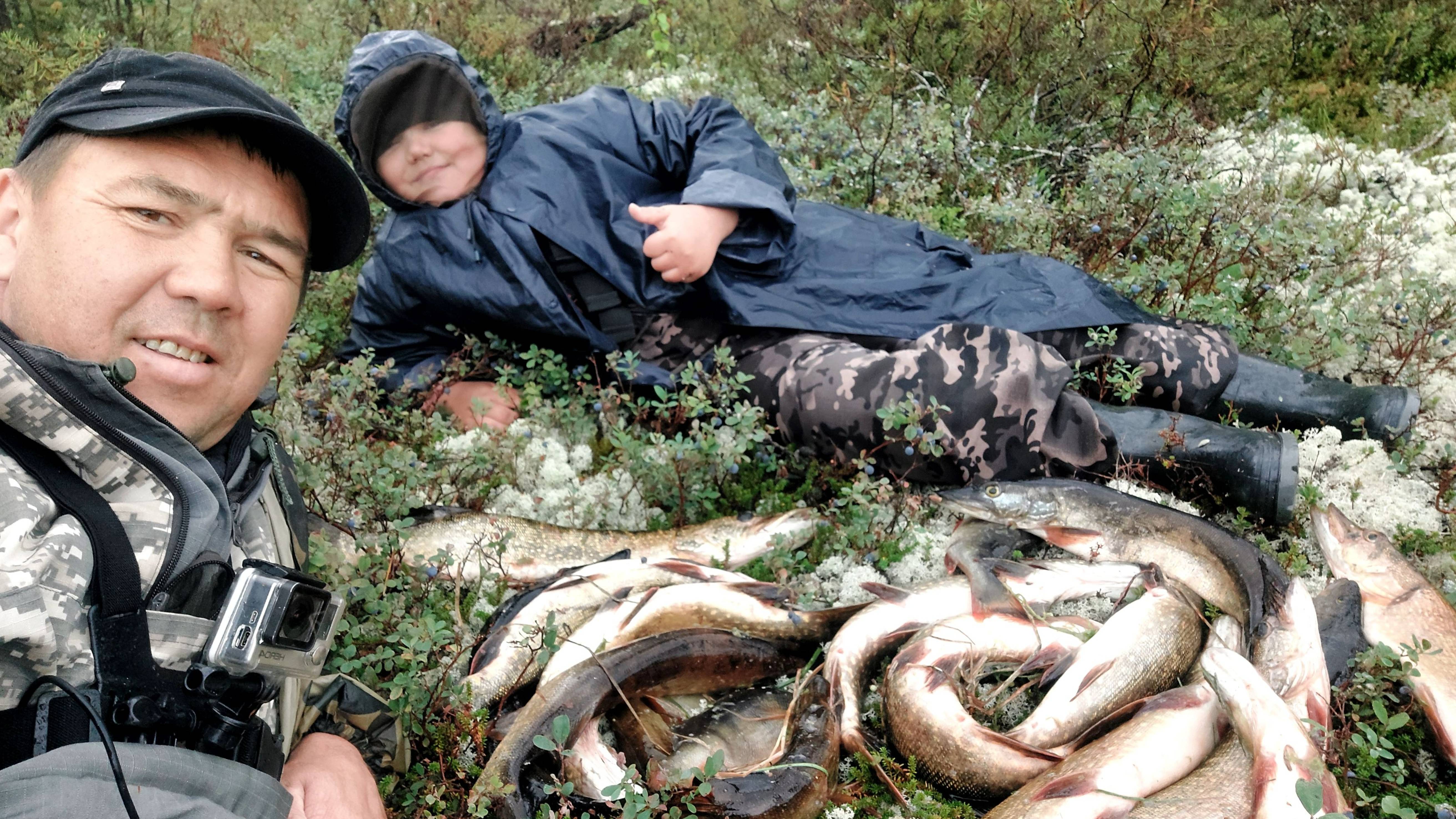 Не смотря на дождь и ветер рыбалка удалась.# Щука окунь на спиннинг на озере.